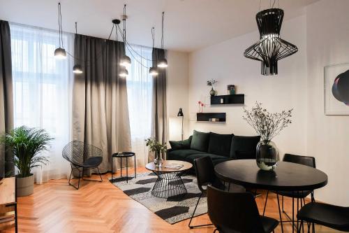 a living room with a green couch and a table at Masarykova N°30 in Brno