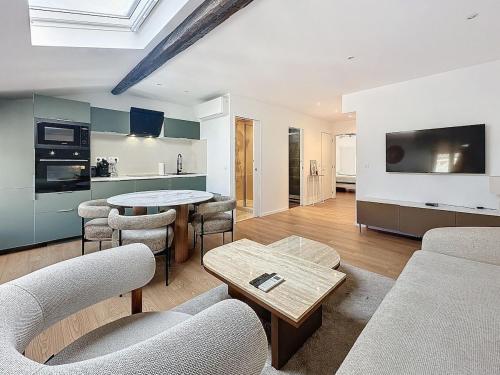 54m2 hypercenter, face Palais des Festivals