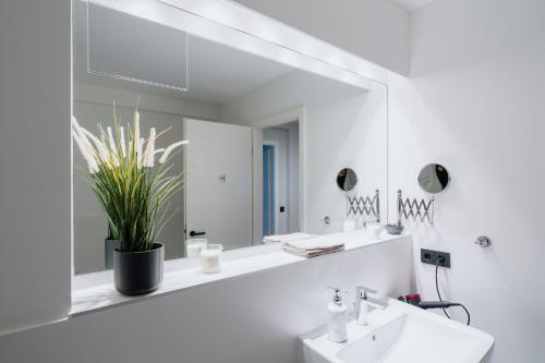 Koupelna v ubytování Luxurious 105m2 Penthouse in Prime Location 4 Bedroms & Balcony