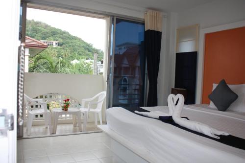 Balkón nebo terasa v ubytování Phuket Racha Kata Homestay