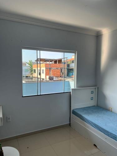 Postel nebo postele na pokoji v ubytování Casa azul alto padrão
