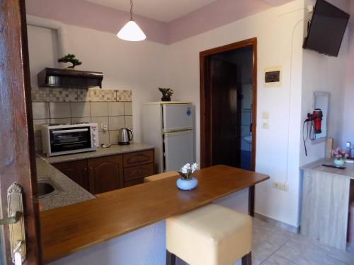 Gallery image of Fanis Rooms in Kókkinon Nerón