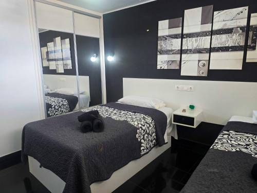 A bed or beds in a room at Sunset in Los Geranios by HelloApartments