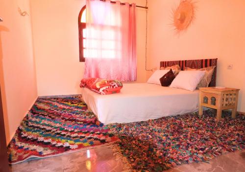 Postel nebo postele na pokoji v ubytování Drâa Oasis House Palm Apartment