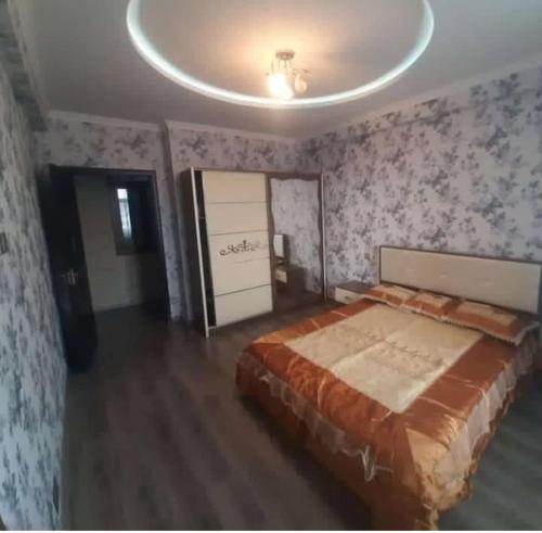 Een bed of bedden in een kamer bij CB Sweet Hotel