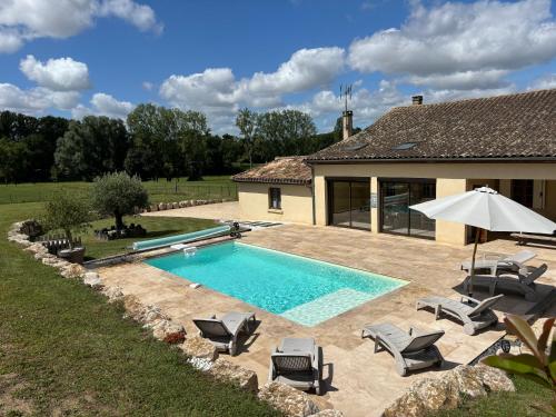 Maison de charme avec piscine chauffée