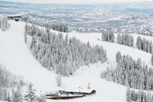 Aspen Ritz Carlton 2 Bedroom Residence Club Condo im Winter