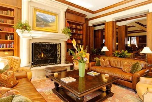 Ein Sitzbereich in der Unterkunft Aspen Ritz Carlton 2 Bedroom Residence Club Condo