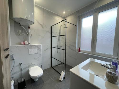 Baðherbergi á Cozy City Escape