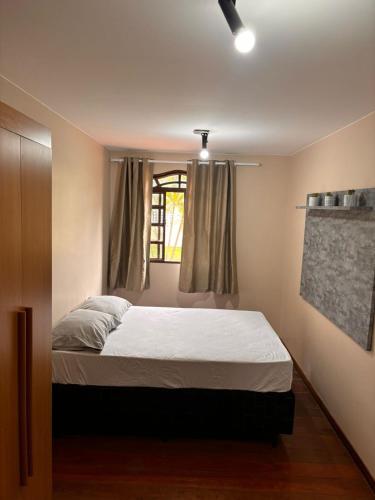 Ένα ή περισσότερα κρεβάτια σε δωμάτιο στο Casa com 4 quartos e hidro, garagem 4 carros