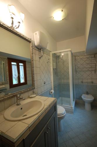Kylpyhuone majoituspaikassa Valverde Guest House