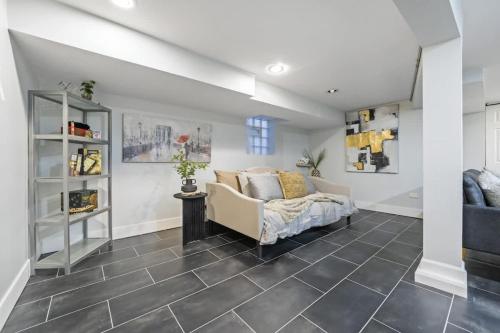 Χώρος καθιστικού στο Oak Park 5bd 2bth sleeps 11 with 3 private parking