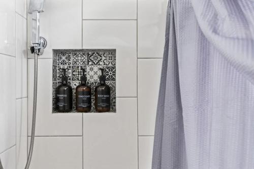 Ένα μπάνιο στο Oak Park 5bd 2bth sleeps 11 with 3 private parking