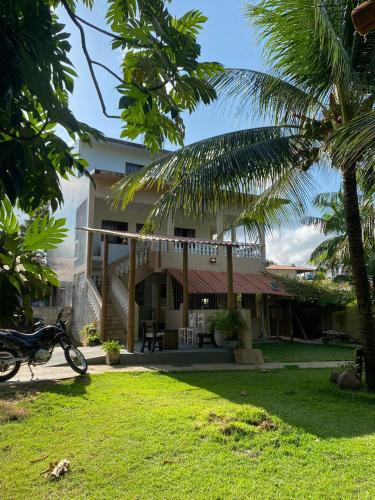 Taman di luar Casa de Japaratinga