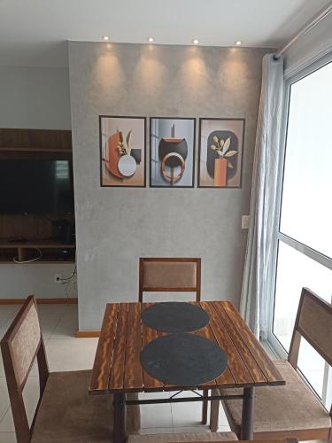 TV a/nebo společenská místnost v ubytování Excelente e moderno apartamento com linda vista