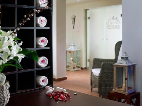 Ein Sitzbereich in der Unterkunft Stevalia Hotel & Spa