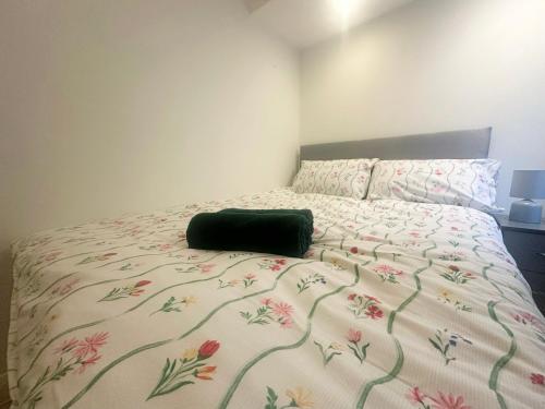Ένα ή περισσότερα κρεβάτια σε δωμάτιο στο Exquisite Home Away From Home