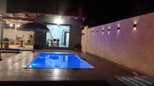 a swimming pool in the middle of a house at night at Casa Para temporada - casa ARASĒ in Bonito