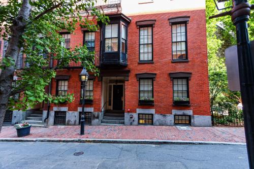 Charming & Stylish Studio on Beacon Hill #6 Image