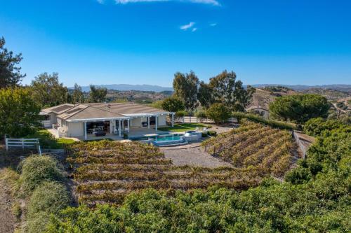 Summit Ranch by AvantStay Infinity Pool Viewsの敷地内または近くにあるプール