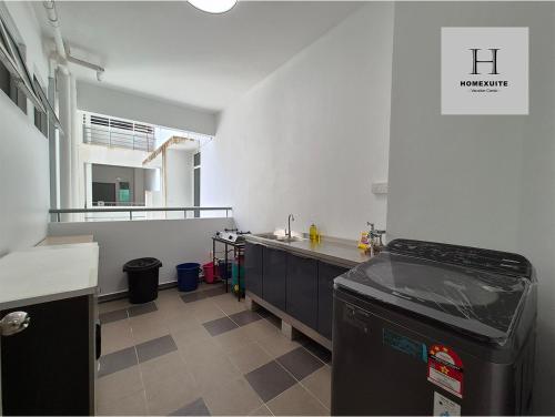 Η κουζίνα ή μικρή κουζίνα στο Homexuite Vacation at Utama South