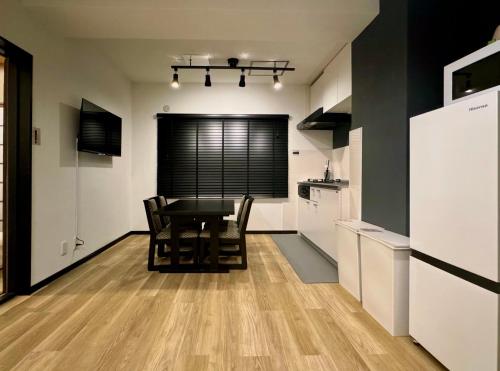 a kitchen and dining room with a table and chairs at IKEBUKURO LoveSugamo 交通便利 山手線巣鴨駅徒歩3分 池袋駅4分 2ー4人 エレベーター WIFI 新宿 渋谷 銀座 浅草 銀座 原宿アクセス便利 空港直通 in Tokyo