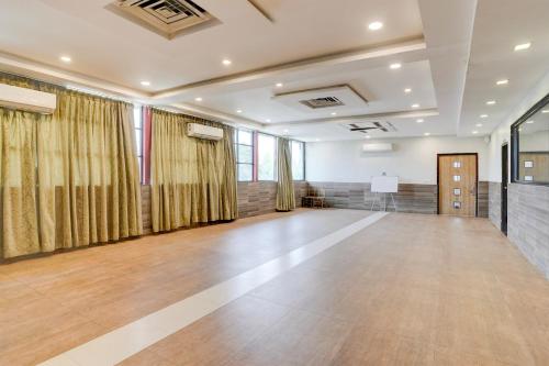 Gallery image of Super Townhouse Anand Formerly Hotel The Maison in Anand