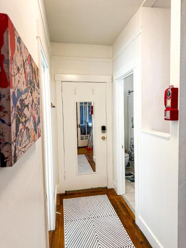 Φωτογραφία από το άλμπουμ του Bright, Modern & Artsy Space στο Ώκλαντ