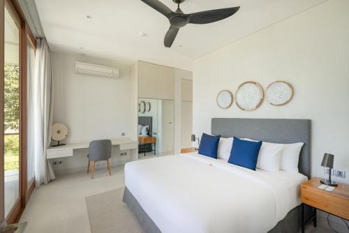 Ein Bett oder Betten in einem Zimmer der Unterkunft Selong Selo Resort and Villas