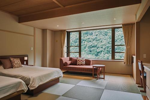 Postel nebo postele na pokoji v ubytování Shogawa Onsen Yumetsuzuri