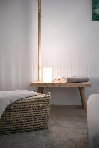 a wooden table with a pillow on it next to a bed at La Villa KEF in Lambesc