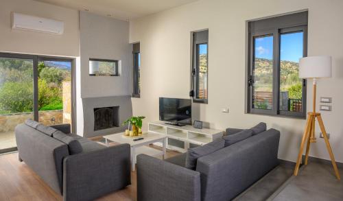 Victoria's Luxury Apartment - Private pool, Jacuzzi, Jym