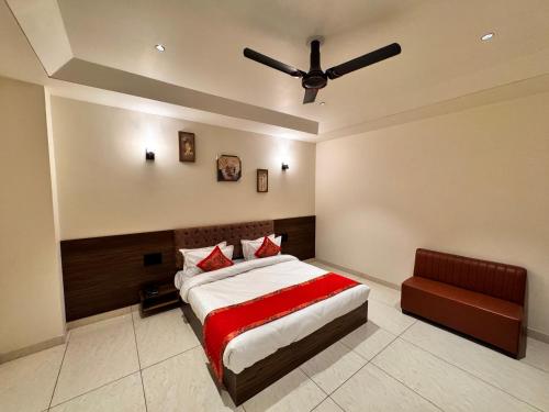 a bedroom with a bed and a ceiling fan at Hotel Paras Chittorgarh in Chittaurgarh