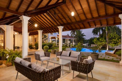 an outdoor patio with a table and chairs at Regal Rivera Villa in Negombo