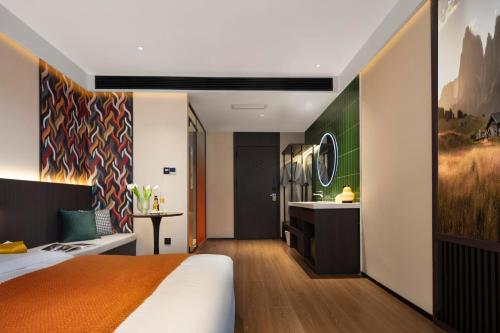 Merica Hotel-Chongqing jiefangbeiにあるベッド