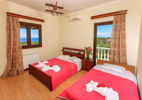 Posteľ alebo postele v izbe v ubytovaní Zante View villa Odysseus