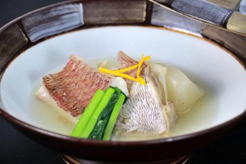 ホテルの敷地内または近くでの食事または食べ物