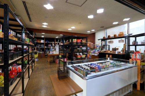 ホテルの敷地内または近くにあるスーパーまたはその他のお店