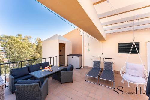 Mountain Views, Pool & Rooftop, Cozy 2BR for 6