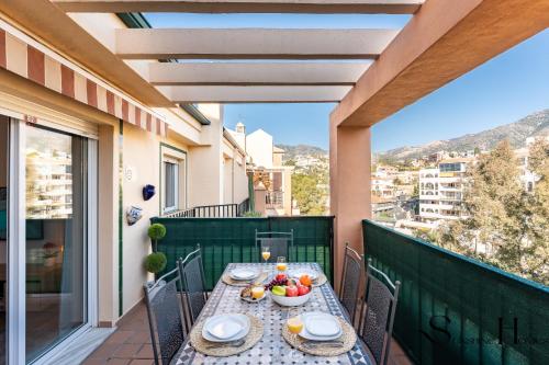 Mountain Views, Pool & Rooftop, Cozy 2BR for 6
