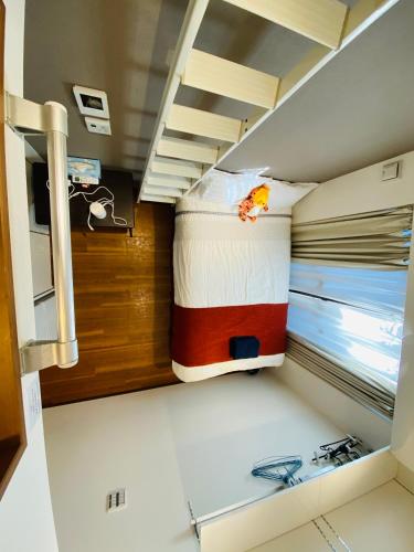 a small room with a bunk bed in a train at Okubo House 3F SJ0277 in Tokyo