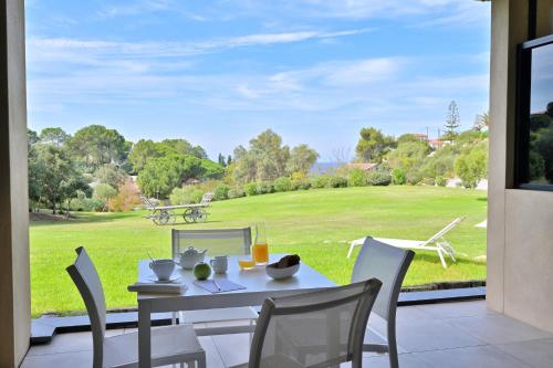 Ein Garten an der Unterkunft Hotel Bartaccia