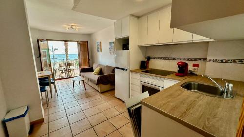 A kitchen or kitchenette at AR27-4 Impresionantes vistas al mar.