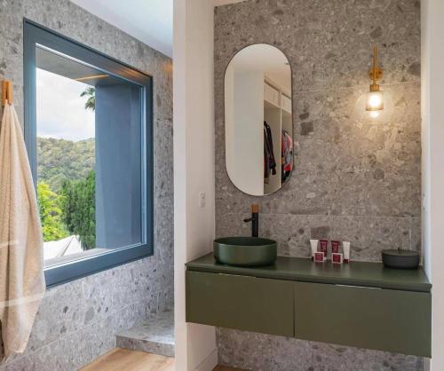 Ảnh trong thư viện ảnh của Modern villa Fumerates St Paul de vence ở Saint-Paul-de-Vence
