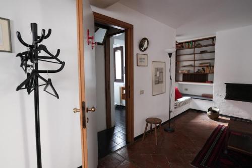 Very Central Vintage Milanese Apartment