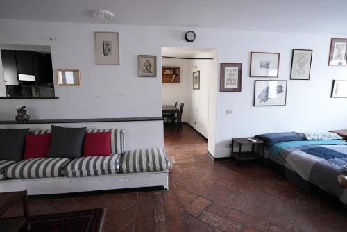 Very Central Vintage Milanese Apartment