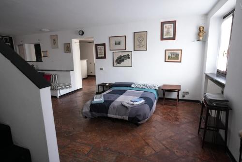 Very Central Vintage Milanese Apartment