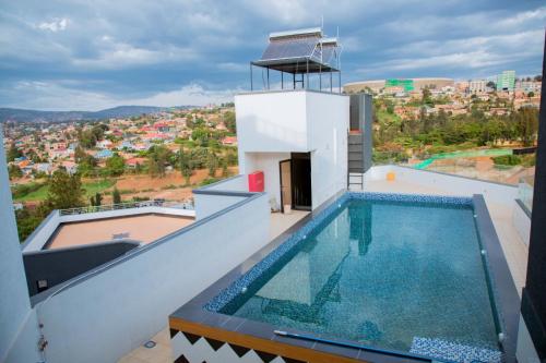 Bazén v ubytování Cascadia Apartments Kigali nebo v jeho okolí