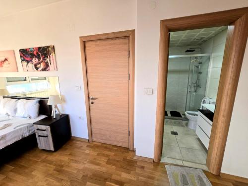 Et badeværelse på Gallery Apartment
