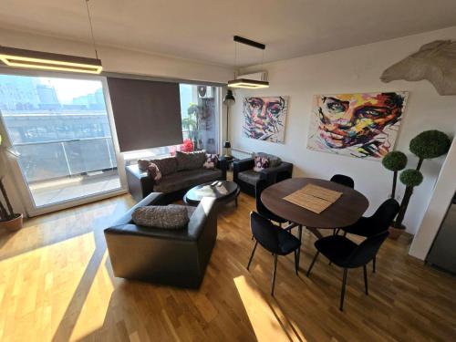 Зона вітальні в Gallery Apartment